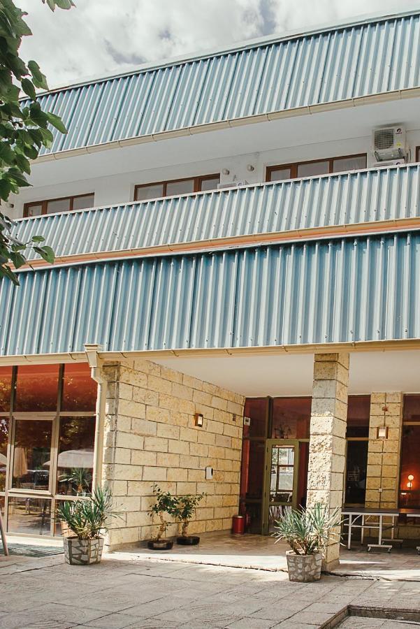 Amadina Garden Hotel Lozeneț Exterior foto