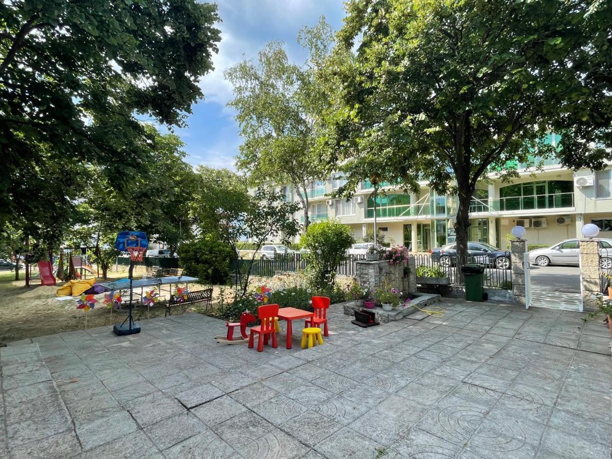 Amadina Garden Hotel Lozeneț Exterior foto