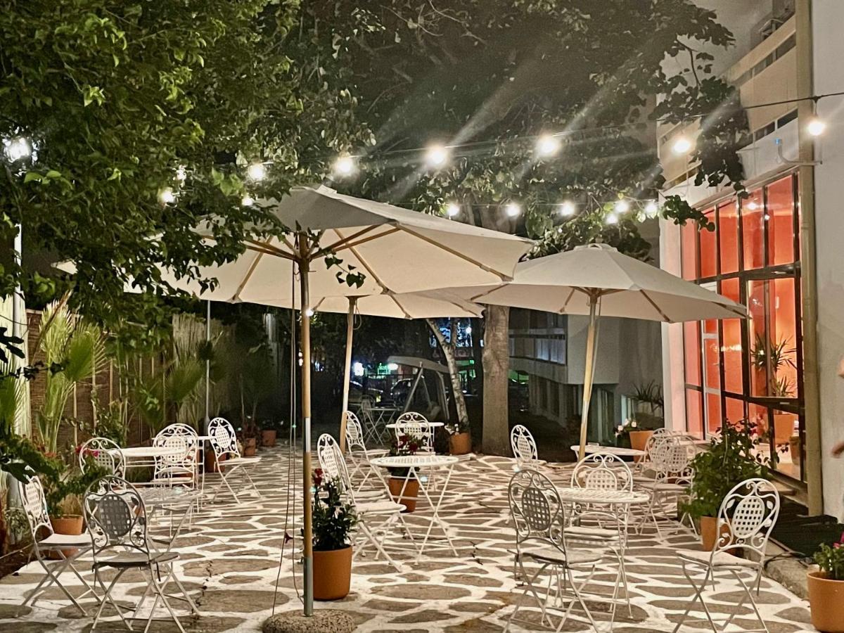 Amadina Garden Hotel Lozeneț Exterior foto