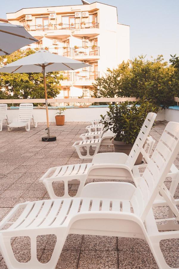 Amadina Garden Hotel Lozeneț Exterior foto