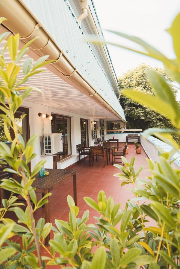 Amadina Garden Hotel Lozeneț Exterior foto