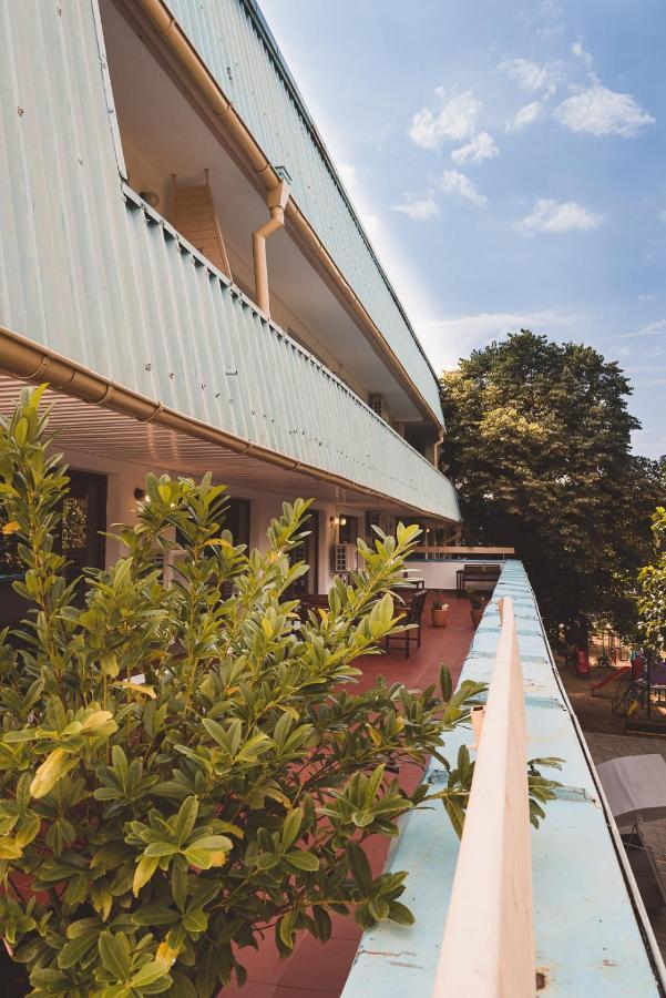 Amadina Garden Hotel Lozeneț Exterior foto