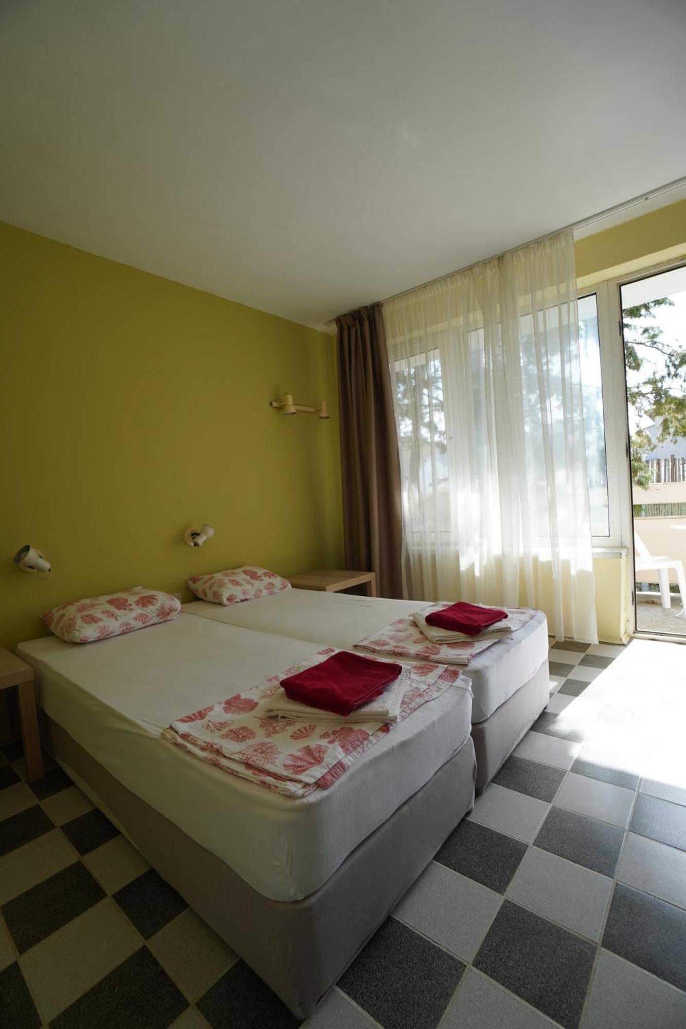 Amadina Garden Hotel Lozeneț Exterior foto